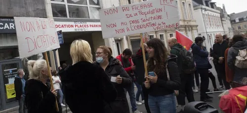 Manifestations contre l'obligation du Pass Sanitaire à Lille et...