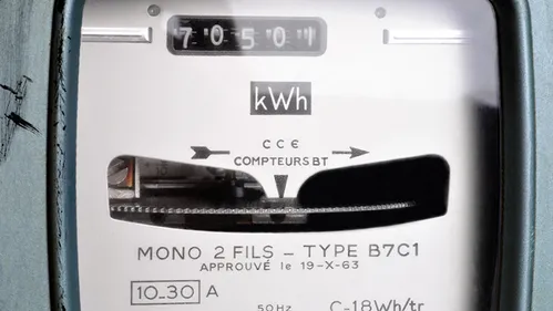 Privée de courant pendant la grève, une commerçante pousse un coup...