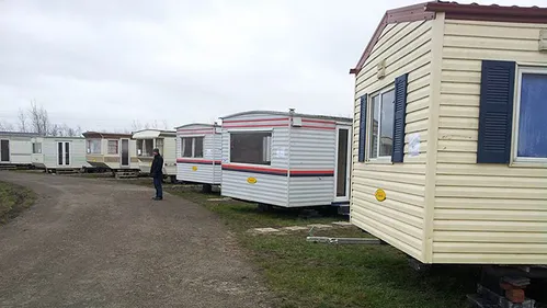 Des familles de réfugiés sont mises à l’abri pour l’hiver à...