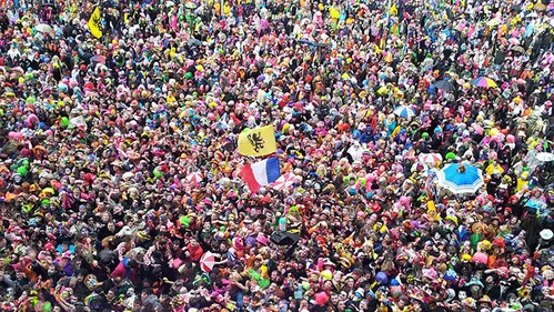 Hier, il y avait du beau monde au balcon de la mairie de Dunkerque !