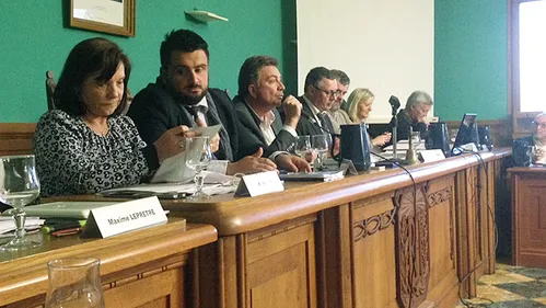 La ville se désendette, Laurent Feutry dénonce "un budget de fin de...