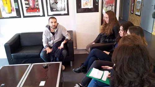 Une leçon de journalisme particulière pour des lycéennes de la région