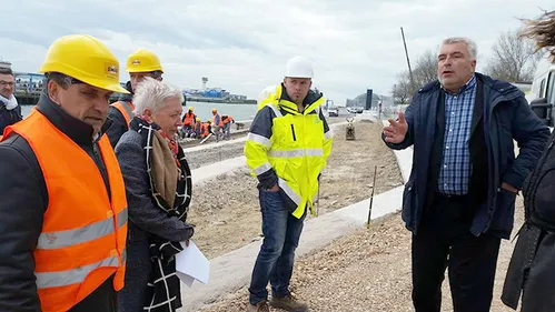 Au mois de juin, on pourra se balader sur un tronçon du port en...