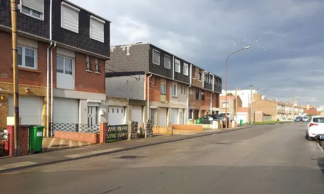 Des habitants de Saint Pol sur Mer espèrent retrouver enfin une vie...