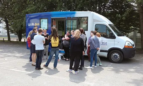 Grâce à son bus, BGE valide votre ticket pour l'emploi !