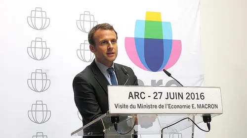 Emmanuel Macron est venu saluer l’exemple de la cristallerie d’Arques