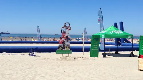 La plage de Boulogne se transforme en terrain de rugby pour petits...