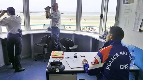 La plage est sous surveillance même si la baignade n’y est pas...