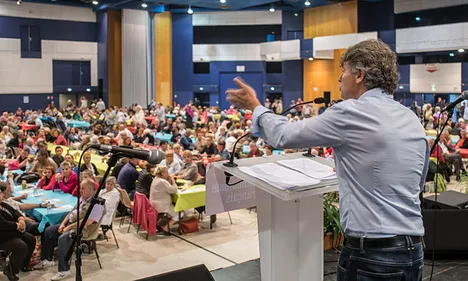 Le parti communiste va essayer de vous réconcilier avec la...