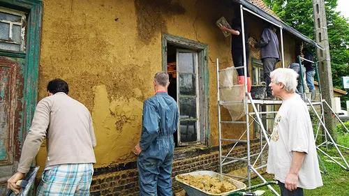 Isolez votre maison avec de la terre… et des paillettes de lin !