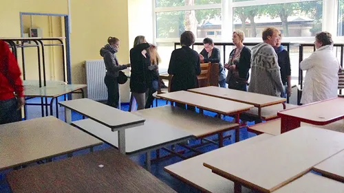 Beau succès pour la vente du mobilier à l’école du parc de la Marine