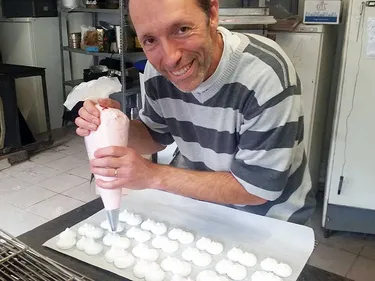 A Saint-Omer, les clients dévorent les tototes de Christophe Ponseel !