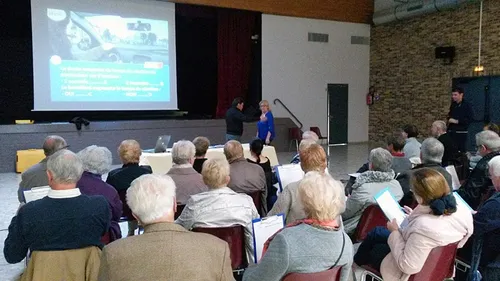 A Desvres, des seniors repassent le code de la route !