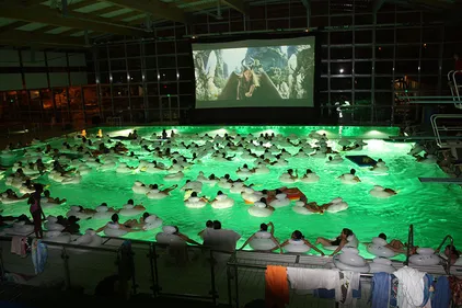 Et si vous alliez à la piscine… pour vous faire une toile ?