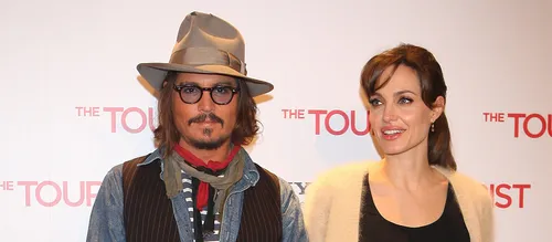 Angelina Jolie déjà en couple !!!