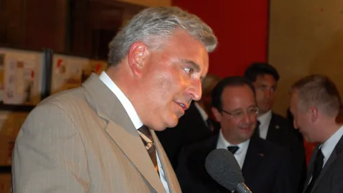 Frédéric Cuvillier "tire son chapeau" à François Hollande... et...