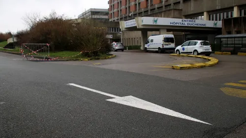 Coronavirus: la situation s'améliore à l'hôpital, qui se réorganise