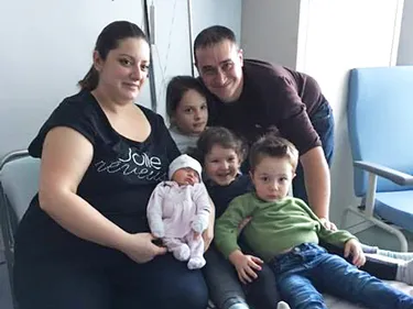 Un papa de Saint-Pierre-Brouck accouche sa femme dans la salle de...