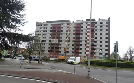 Le Bloc de 10 a commencé à être démoli