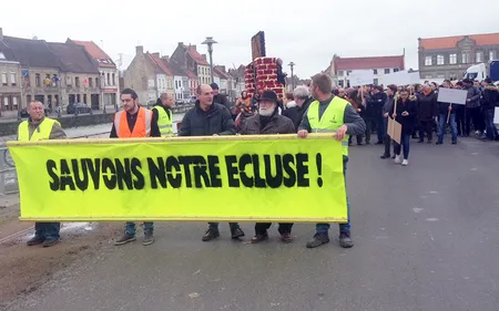 A Saint-Omer, 200 personnes ont défilé pour la sauvegarde du canal...