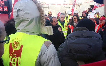 Le boss de la CGT vient vérifier les conditions de travail sur le...