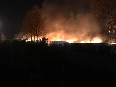 Le camp de la Linière détruit par les flammes