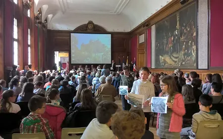 De jeunes Boulonnais célèbrent les 70 ans de la Légion d'honneur de...