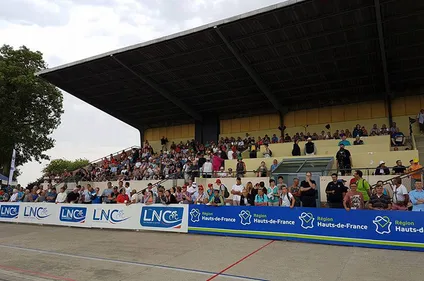 Déjà un beau soleil et le public aux Championnats de France de...