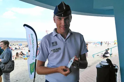 Des bracelets au poignet de vos enfants pour éviter de les perdre