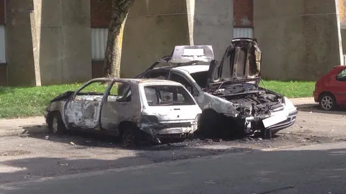 Deux voitures partent en fumée quartier Beaurepaire