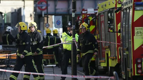 Explosion dans le métro de Londres : la police évoque un acte...