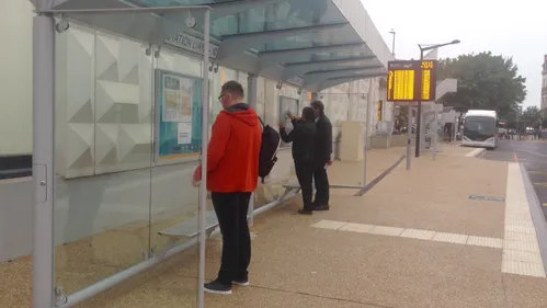 Pour son 1er jour boulevard Daunou, la nouvelle gare de bus a...