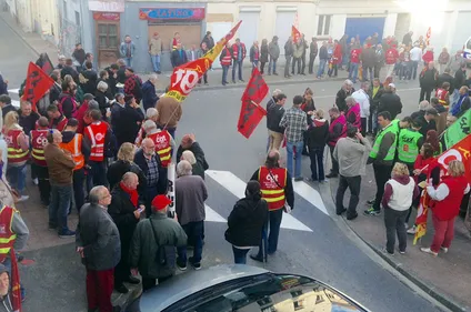 La mobilisation anti-Macron faiblit : 300 manifestants ce matin à...