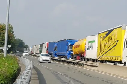 Hausse du prix des carburants: opérations escargot des...