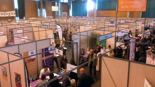 "Plus simple pour trouver un travail", le forum Objectif Emplois a...