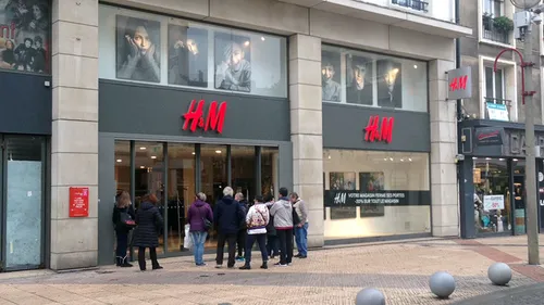 Fermeture d'H&M : des clients attristés, mais à l’affût de la bonne...