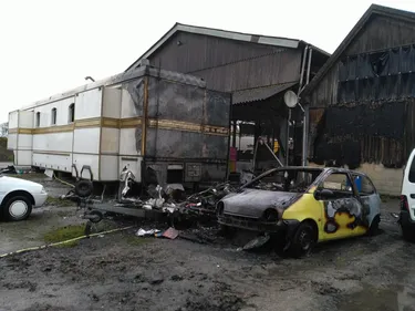 Un incendie ravage une caravane