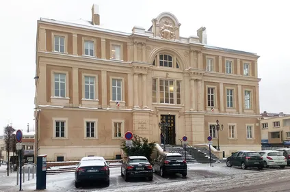 De la prison ferme pour avoir saccagé le stade Tribut