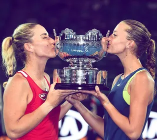 Kristina Mladenovic brille en double