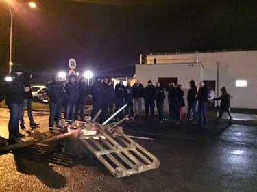 Les agents de la prison de Longuenesse délogés par les CRS cet...