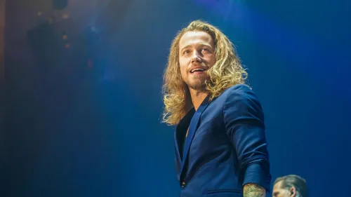 Julien Doré, cherche des artistes locaux pour ses premières parties !