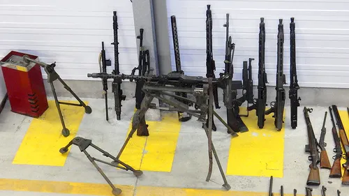 Près de 500 armes et explosifs saisis chez un Boulonnais