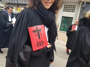 Les avocats poursuivent leur mouvement de grève