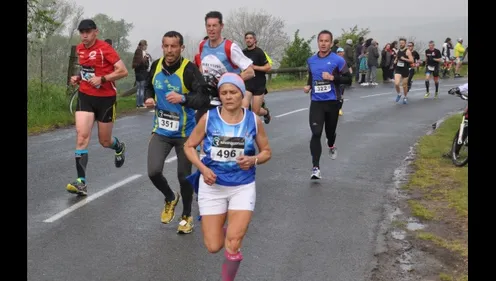 Près d'un millier de coureurs face à la montée de Cassel...