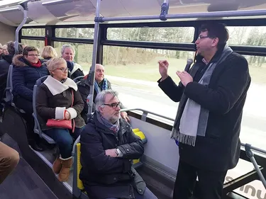 Des balades en bus avec le maire pour parler des chantiers de la ville