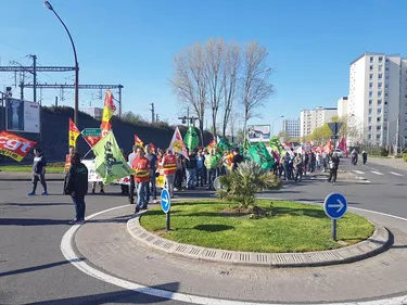 Environ 400 personnes ont défilé contre la politique du gouvernement