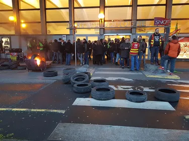 Grève des cheminots : plus aucun train ne part de la gare de...