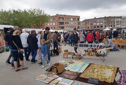 Les amateurs de fripes, d’antiquités, vont trouver leur bonheur