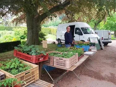Acheter des produits frais et de saison au jardin public de Saint-Omer
