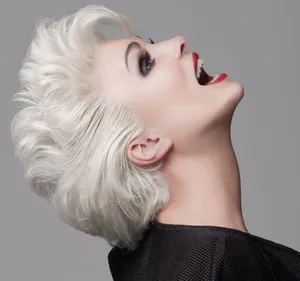 Ysa Ferrer de retour avec un clip délirant.